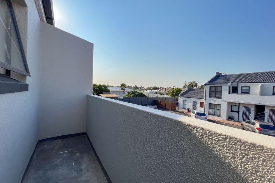 2 Bedroom Property for Sale in Bloubergrant Western Cape